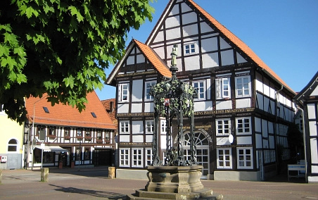 Haus Peters mit Brunnen