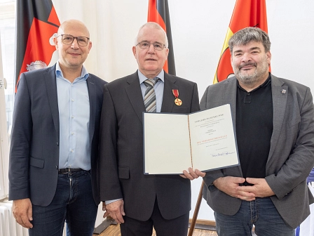 Übergabe Verdienstmedaille für Jürgen Rohlf